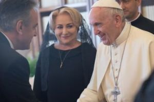 Premierul Viorica Dăncilă s-a întâlnit cu Papa Francisc. Problema migraţiei, dezbătută cu Suveranul Pontif