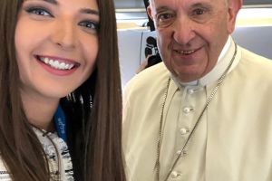 O tânără din Botoşani, cel mai tânăr jurnalist acreditat la Vatican. Și-a făcut selfie cu Papa