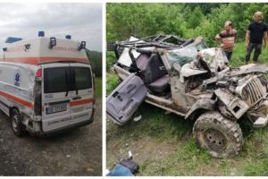 Ambulanţă SAJ lovită de un TIR în timp ce transporta victimele unui alt accident la spital