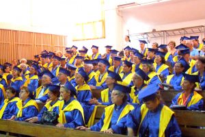 Curs festiv pentru cei 130 de absolvenţi din a treia promoţie a „U3A”