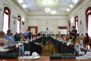 Criză la Consiliul Judeţean: Şedinţa de marţi a fost anulată după ce aleşii PNL au boicotat-o. Mang: Ne dorim alegeri anticipate