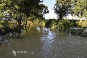 Potop în aproape toată ţara. Cod galben de inundaţii în 38 de judeţe