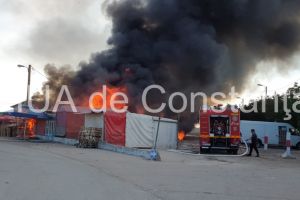Incendiu pe varianta Ovidiu, zona Targului de legume-fructe (galerie foto)