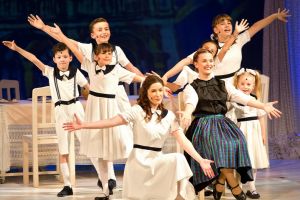 Sunetul Muzicii: Celebrul musical despre şi pentru familii va fi prezentat de actorii orădeni în deschiderea FITO 2019 (FOTO)