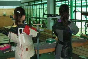 Tinerii sportivi de la CSU Oradea au urcat de nouă ori pe podium la etapa a V-a a CN de tir sportiv de la Bucureşti