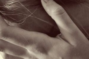 Revoltător. Un bărbat şi-a abuzat iubita până a ucis-o