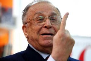Ion Iliescu internat în spital din cauza febrei – Fostul preşedinte are 89 de ani
