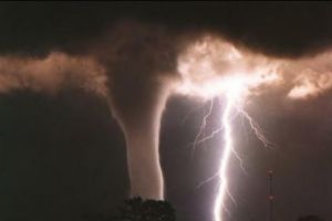 COD ROŞU de tornadă în România! SISTEMUL RO ALERT, ACTIVAT! Stihiile lovesc în plin. Breaking news