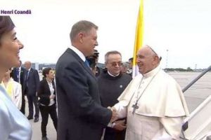 Peste 150.000 de oameni au participat astăzi la evenimentele publice ale Sanctităţii Sale. Papa a binecuvântat România