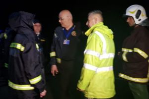 TRAGEDII in Prahova, in urma furtunii. 4 copii sunt dati disparuti, iar o fetita de 3 ani a murit dupa ce a fost luata de viitura