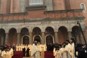 Evz.TV. Catedrala Mântuirii Neamului, vizitată de Papă. Momentul intrării în edificiu