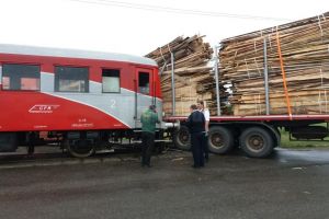 Trenul a lovit un autocamion la ieşirea din Rădăuţi spre Dorneşti