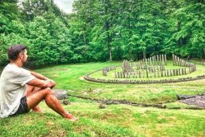 VIDEO Un cunoscut actor a făcut haka la Sarmisegetusa, dezbrăcat