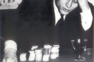 Pentru un pumn de dolari. Gigolo de cazinou. Reporter de Cursă Lungă