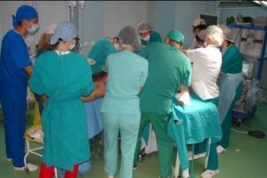 Dureros! Un medic a povestit cum s-a schimbat atitudinea pacienţilor de când s-au mărit salariile în sistemul medical. „Avem dreptul să fim slugăriţi”