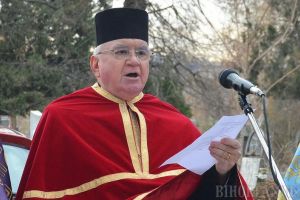 Tămâierea părintelui: Preotul Gheorghe Nemeş şi-a lansat cartea cu cântec…