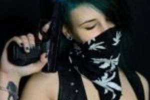 Brăţări DIICOT pe mâinile fetelor rele! Traficante de droguri de mare risc: amfetamină şi ecstasy!