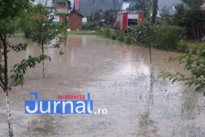 ULTIMĂ ORĂ: În urma ploilor abundente, mai multe gospodării din judeţ au fost inundate