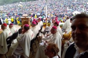 Primarul comunei Sângeorgiu de Mureş, rugăciune în prezenţa Papei!