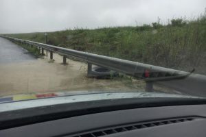 VIDEO FOTO Autostrada Sibiu – Deva în pericol să fie inundată la Aciliu