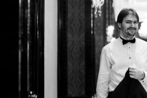 INTERVIU. Pianistul Silvan Negruţiu va concerta la Târgu Mureş: „Abia aştept reîntâlnirea cu publicul călduros de acasă”