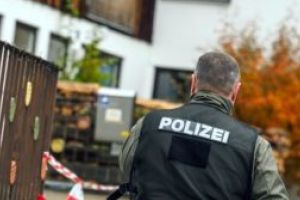 Germania: Cinci politisti raniti in timpul unei revolte dintr-un centru de solicitanti de azil