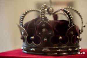 Coroana şi sceptrul Regelui Ferdinand mai pot fi admirate la Oradea până pe 3 iunie