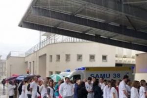 Medicii din Franţa, în grevă. Sindicaliştii români sunt solidari şi cer condiţii de muncă mai bune