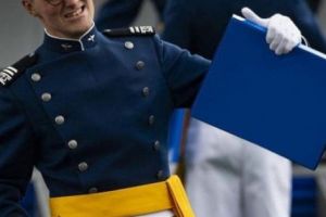 Un fost elev de la „Brătianu”, absolvent al Academiei Forţelor Aeriene din SUA