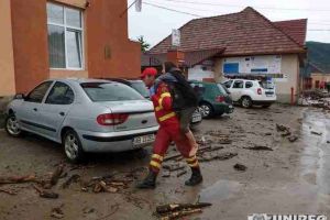 VIDEO| DEZASTRUL din comuna Pianu – Localnică: “Sunt de 80 de ani, dar aşa ceva nu am văzut niciodată”