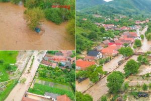 FOTO, VIDEO AERIAN. Imagini de coşmar: Maşini luate de apă şi zeci de gospodării inundate. Localnică: “Sunt de 80 de ani, dar aşa ceva nu am văzut niciodată”