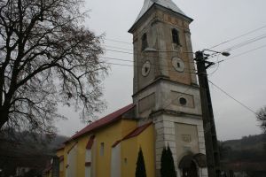 Turnul bisericii din Slătiniţa, monument istoric, stă să cadă. Creţu:  Facem ca şi Dumnezeu, dăm, nu băgăm în traistă.