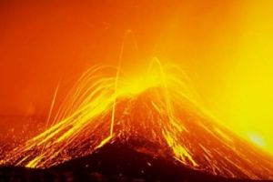 Cel mai înalt vulcan activ din Europa s-a trezit! Probleme de securitate în zonă