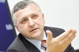 Gelu Diaconu acuză: Vameşi teleportaţi din ţară la Oradea, pe salarii exorbitante şi cu chirii de lux decontate din bani publici