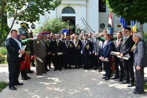 Ceremonie inedită în Bihor. Cavalerii vinului s-au reunit la Diosig pentru a primi noi membri (FOTO / VIDEO)