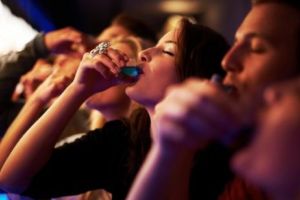 „Nu am nici o problemă cu alcoolul, mai puţin dacă nu-mi găsesc băutura”. Sibienii, aşteptaţi la o „radiografie” a consumului de alcool