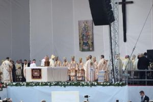 LIVE VIDEO/ Papa Francisc la Blaj. Sfânta Liturghie cu ceremonia de BEATIFICARE a celor 7 Episcopi greco-catolici martiri, pe Câmpia Libertăţii