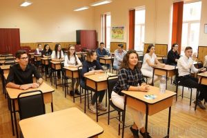 Începe Bacalaureatul! Absolvenţii de liceu susţin probele de competenţe