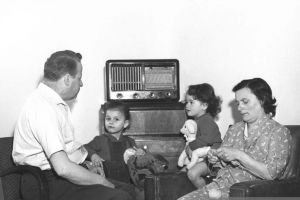 Oradea ieri, Oradea azi: De la radioul de propagandă la cel 