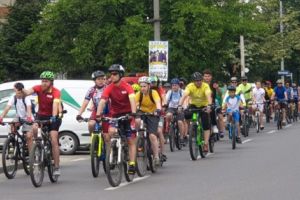 ACUM, ÎN PITEŞTI, MII DE BICICLIŞTI LA PARADĂ