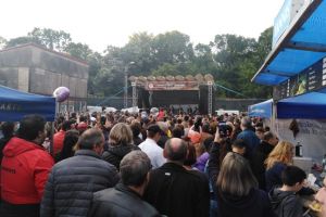 Plin de oameni la Zilele Veveriţelor. Duminică puteţi degusta „cele mai bune sarmale din Banat”