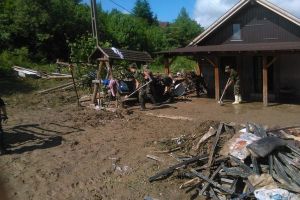 FOTO. Armata, în sprijinul populaţiei afectate de inundaţii. Anunţul MApN