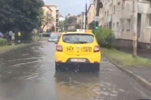 VIDEO: Furtuna a inudat străzi în cartierul Ștrand