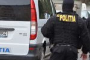 Trupele speciale, un elicopter şi câini de urmă în zona împădurită a Recaşului! Criminalul poliţistului e încercuit!