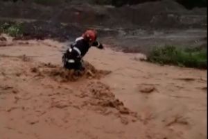 VIDEO IMPRESIONANT! Pompierii eroi de la Răchita au făcut eforturi supraomeneşti pentru a-i salva pe locuitori