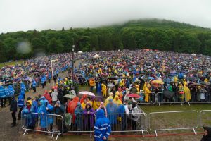 Papa Francisc a fost întâmpinat de 85.000 de pelerini la Șumuleu Ciuc