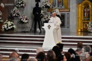 Vizita Papei în România s-a încheiat: Iau cu mine locuri şi momente, dar mai ales chipuri