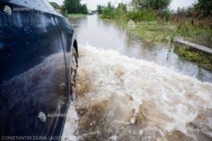 INHGA: Cod portocaliu de inundaţii pe râuri din 19 judeţe, până luni la miezul nopţii