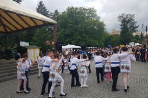 PASTILA DE (A)NORMALITATE:  Cine sunt eu să pretind să se prezinte şi în limba română un program artistic organizat de Ziua Copilului în Sfântu Gheorghe