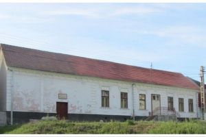 Primăria Bistriţa face scuar la Ghinda, sătenii trimişi să ia ţigla de pe căminul din Slătiniţa